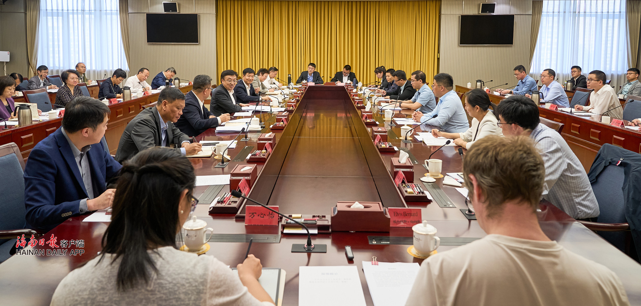 把科技创新这个“关键变量”转化为推动...